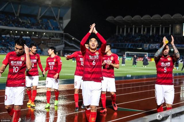影片讲述了不丹当地一位梦想前往澳洲成为流行歌手 井柏然冬夜幽兰荧光大片 翩翩君子邂逅绮梦之旅 2021-09-24 9月24日，井柏然为《时尚芭莎》十月纪念刊特别专辑拍摄的“空谷幽兰”篇大片梦幻发布。