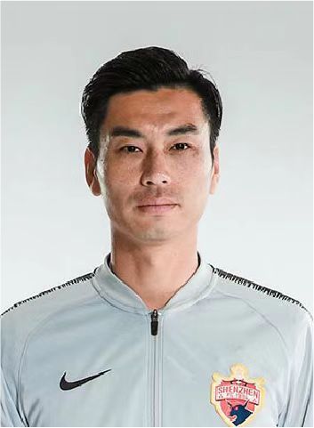 在充斥着虚拟完美形象的时代，丑萌文化成为一种情绪宣泄，它既解构了主流审美，也是年轻人在现代性焦虑中找到的一种自我接纳的方式。
