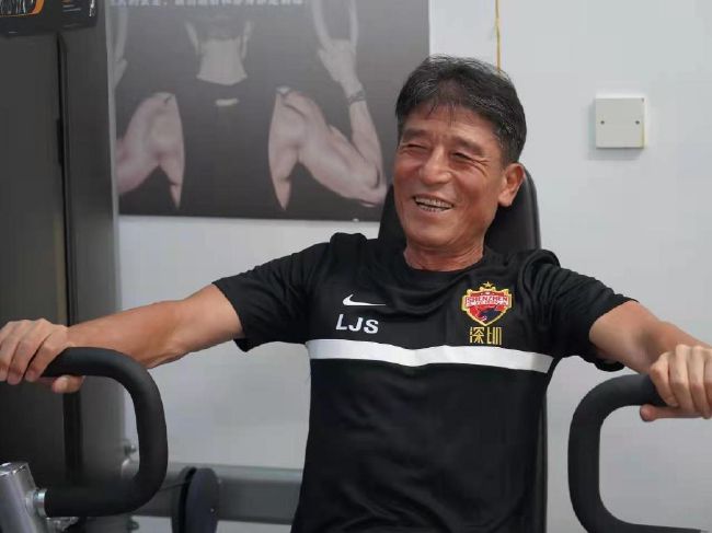 而在互动环节，易烊千玺被宋佳夸字写得好看、陈思诚与邵艺辉的创作“交锋”等趣味互动，迅速成为网友津津乐道的“名场面”，大规模“出圈”背后，是中国观众对中国影人的固有信心与更高期许。