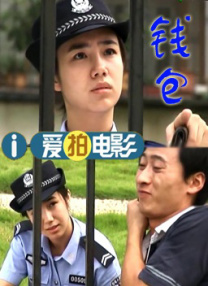 憋屈；像是电影大师马丁·斯科塞斯镜下的“出租车司机”和“喜剧之王”，不在沉默中爆发，就在沉默中灭亡。